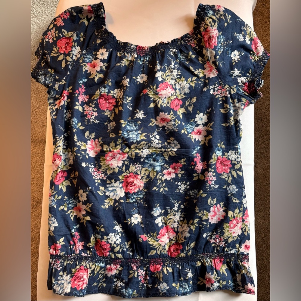 Abercrombie & Fitch Floral Smocked Blouse — Size M - Picture 6 of 8